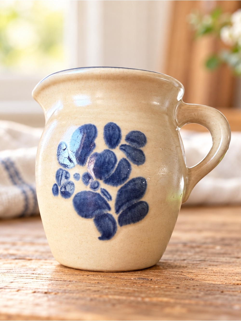 Pfaltzgraff Folk Art #024 Tan Blue Stoneware Creamer USA